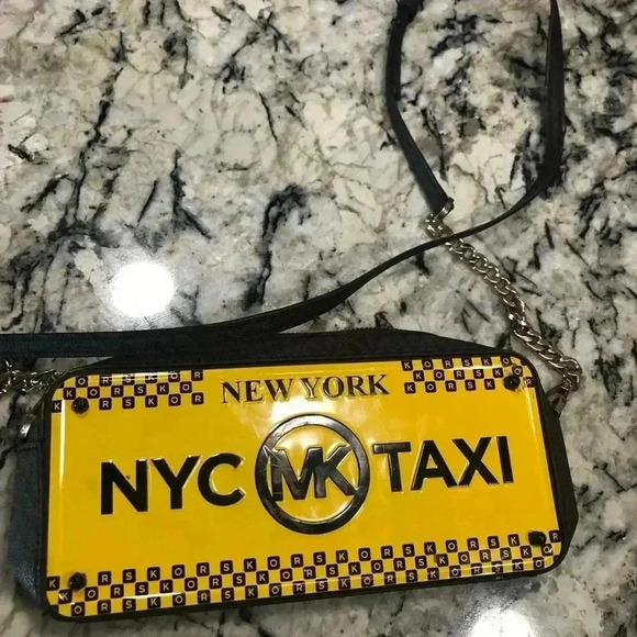 MICHAEL KORS NEW YORK TAXI LICENSE PLATE BOX CLUTCH RARE - Picture 2 of 4